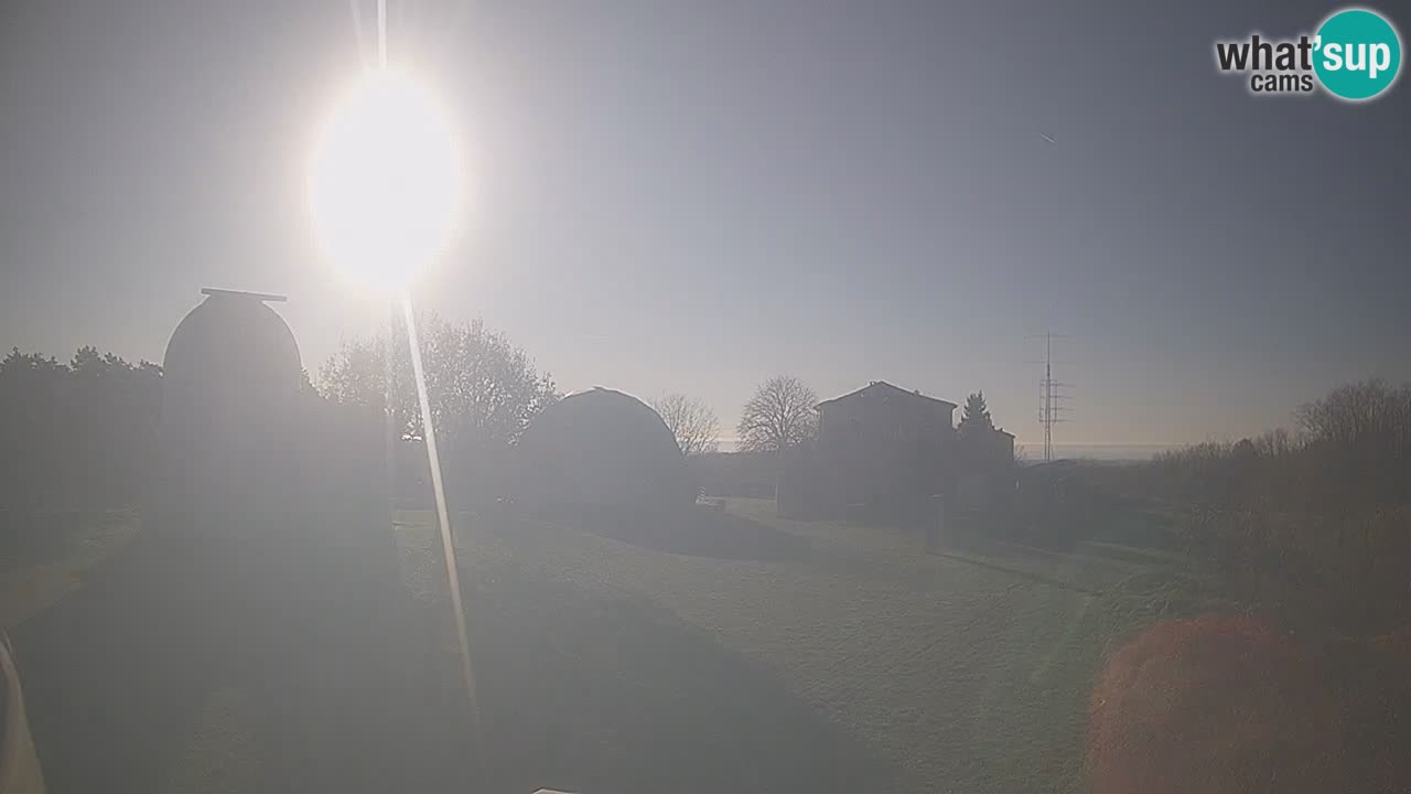 Webcam en direct de l’Observatoire de Višnjan – Explorez le ciel, les astéroïdes, les comètes et les météoroïdes