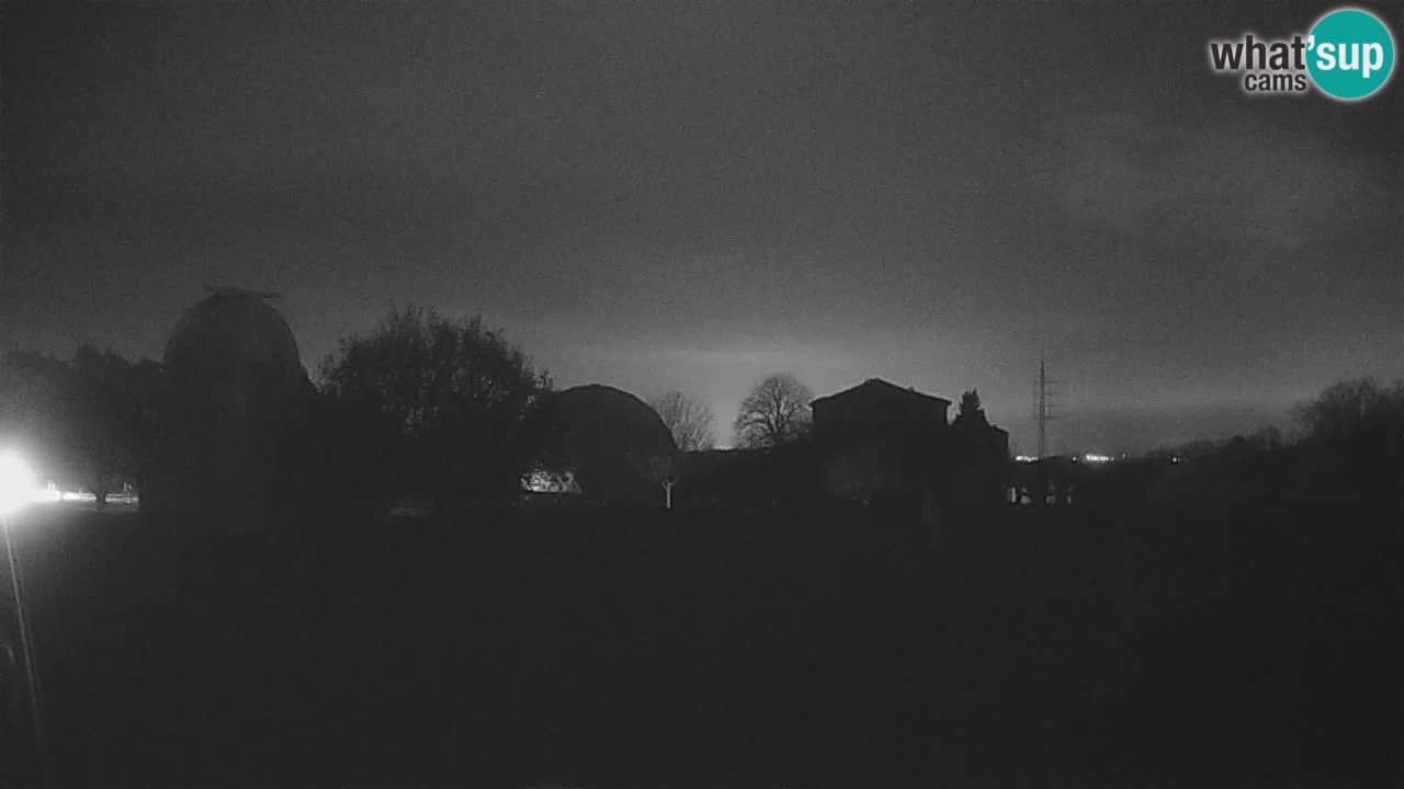 Višnjan-Observatorium Live Webcam – Explore the Sky, Asteroids, Comets, and Meteoroids