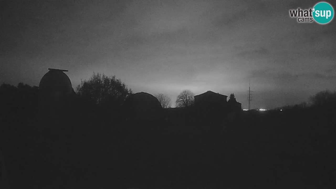Webcam live dell’Osservatorio di  – Esplora il cielo, gli asteroidi, i comete e i meteoroidi.