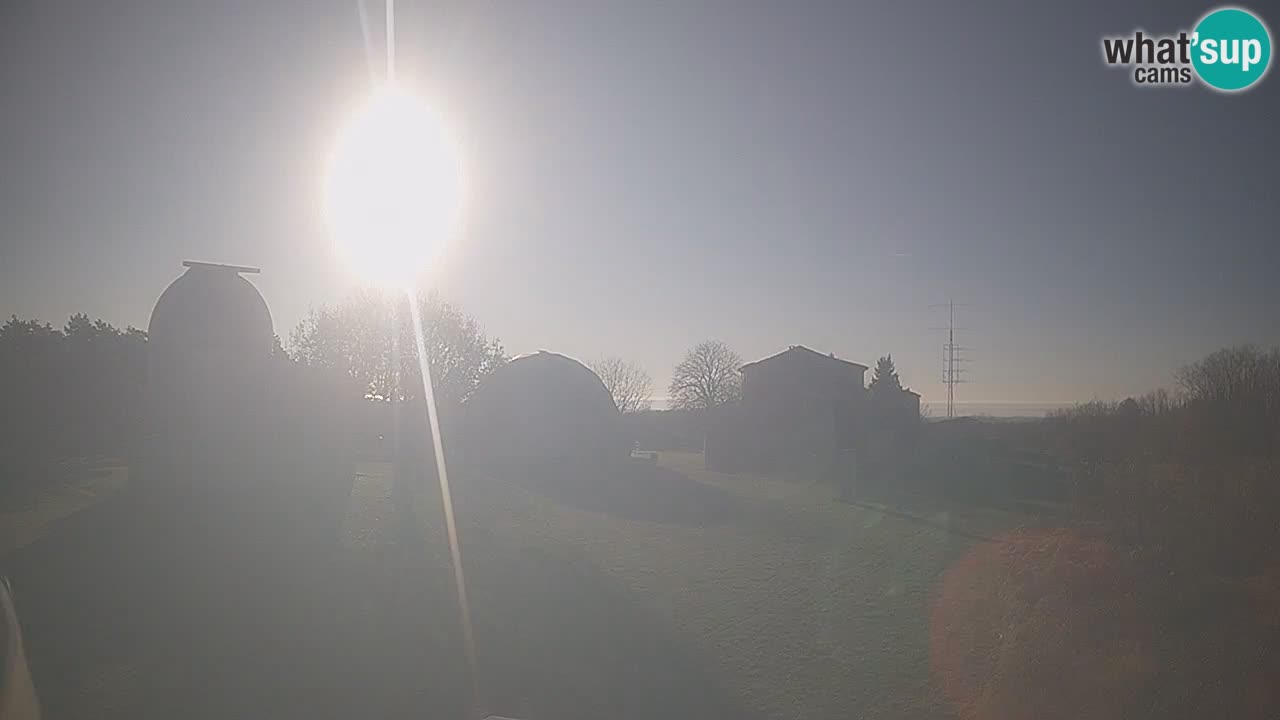 Webcam live dell’Osservatorio di – Esplora il cielo, gli asteroidi, i comete e i meteoroidi.