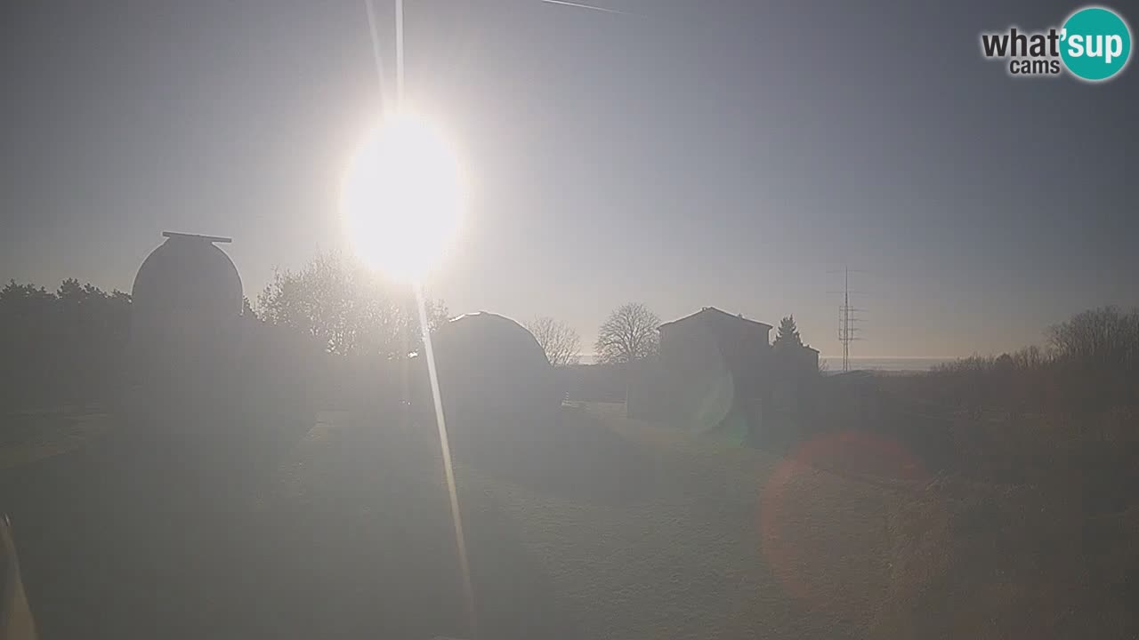 Webcam live dell’Osservatorio di  – Esplora il cielo, gli asteroidi, i comete e i meteoroidi.