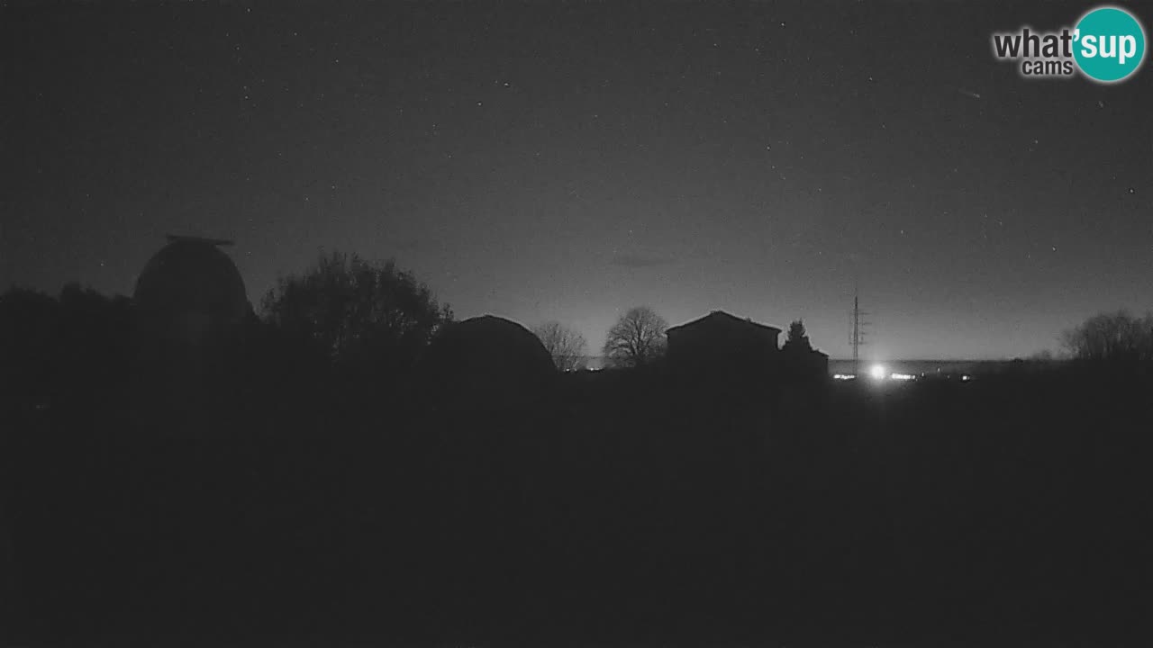 Webcam live dell’Osservatorio di  – Esplora il cielo, gli asteroidi, i comete e i meteoroidi.