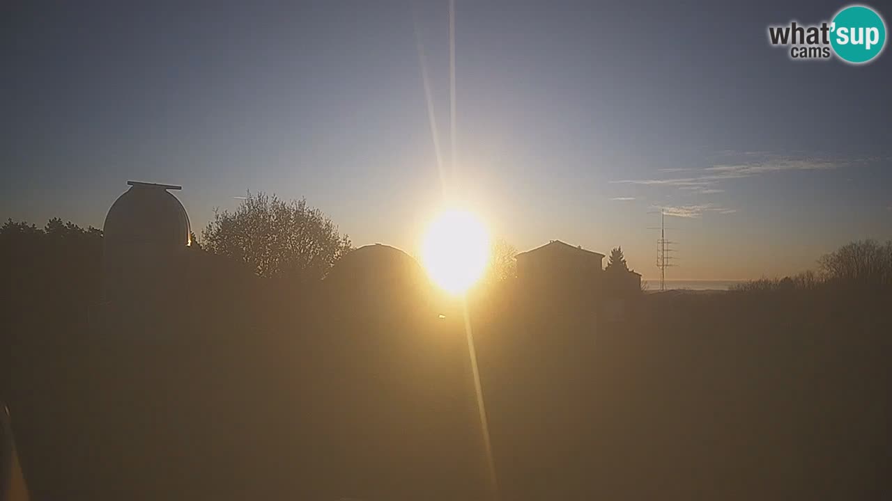 Višnjan-Observatorium Live Webcam – Explore the Sky, Asteroids, Comets, and Meteoroids