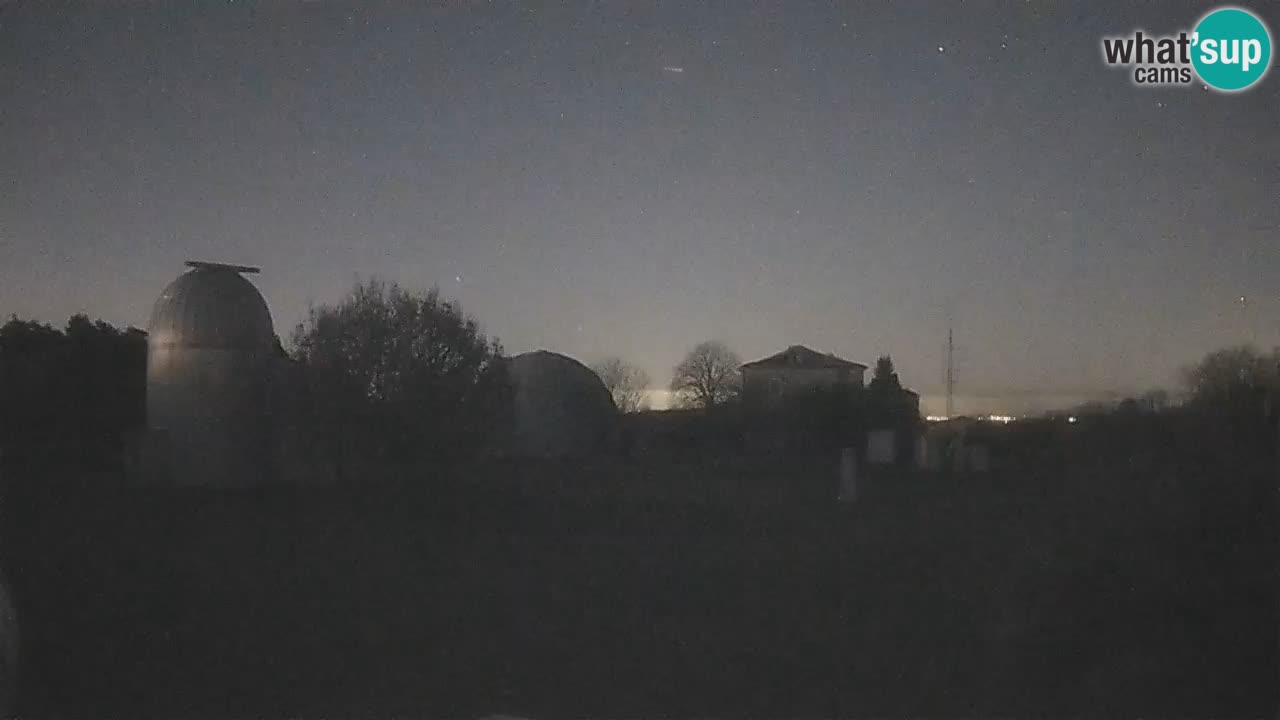Webcam live dell’Osservatorio di – Esplora il cielo, gli asteroidi, i comete e i meteoroidi.