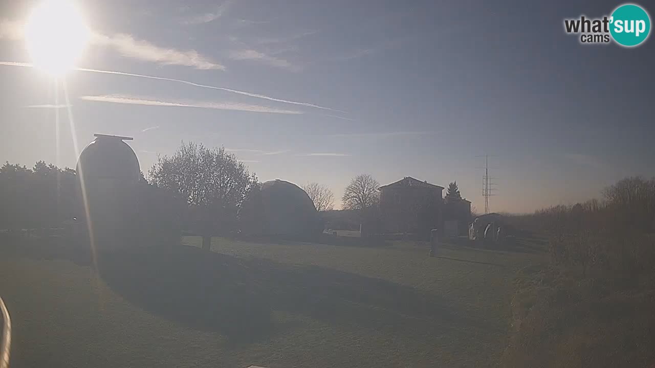 Višnjan-Observatorium Live Webcam – Explore the Sky, Asteroids, Comets, and Meteoroids