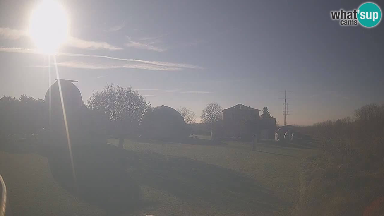 Webcam live dell’Osservatorio di  – Esplora il cielo, gli asteroidi, i comete e i meteoroidi.