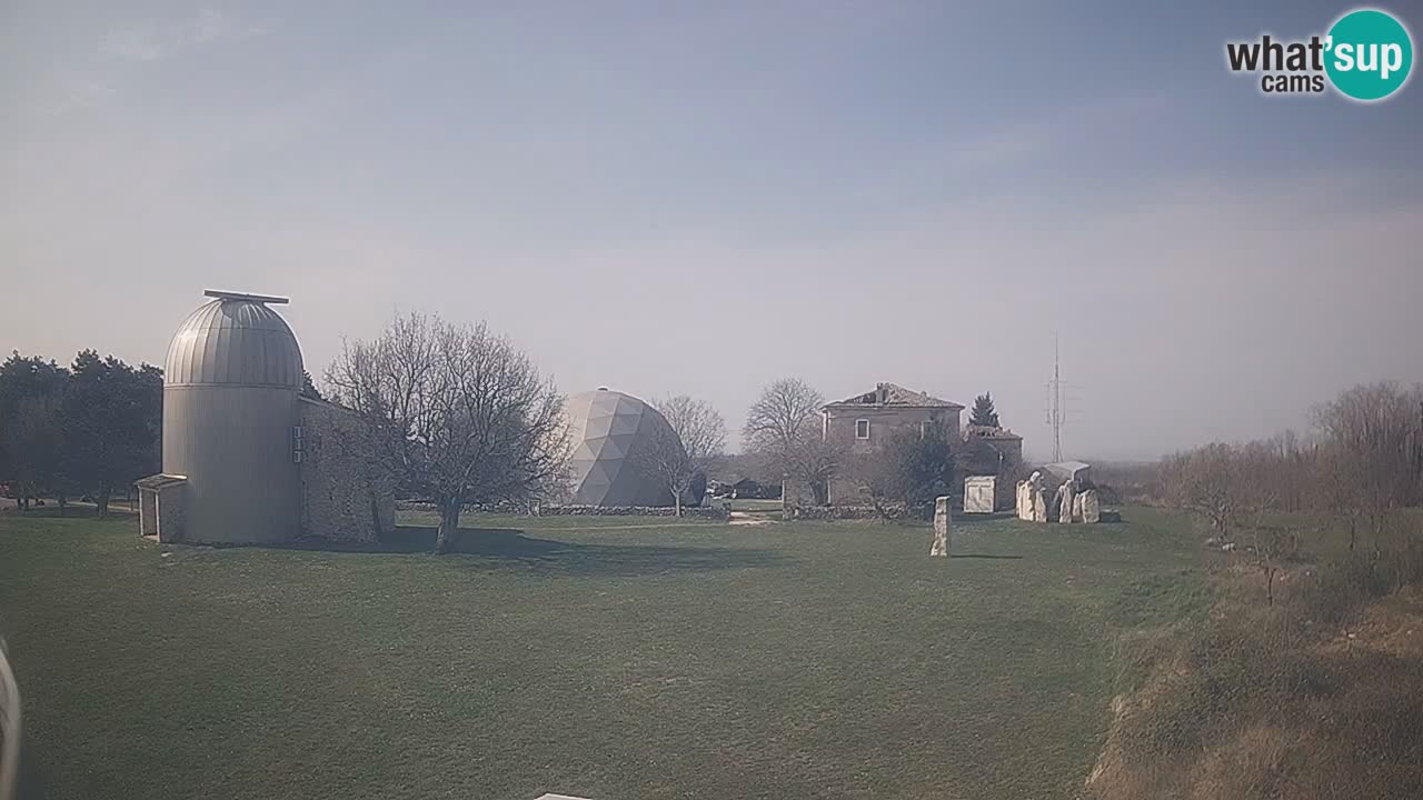 Webcam live dell’Osservatorio di  – Esplora il cielo, gli asteroidi, i comete e i meteoroidi.