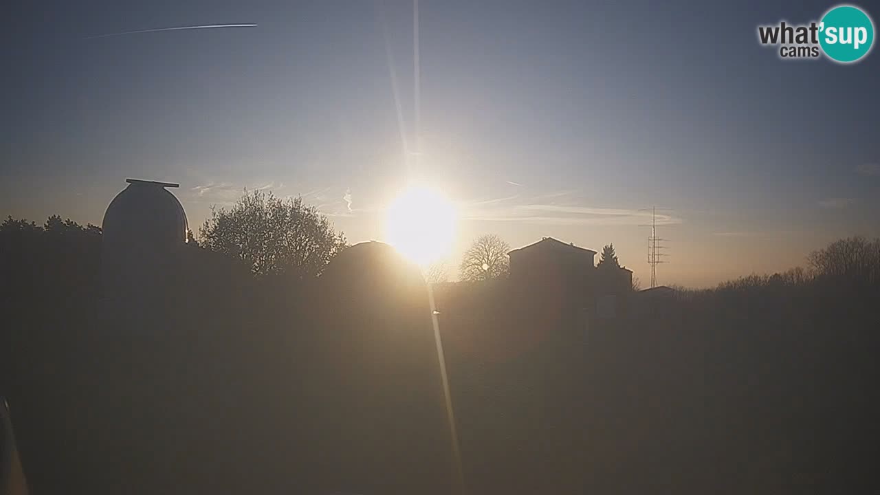 Webcam live dell’Osservatorio di  – Esplora il cielo, gli asteroidi, i comete e i meteoroidi.