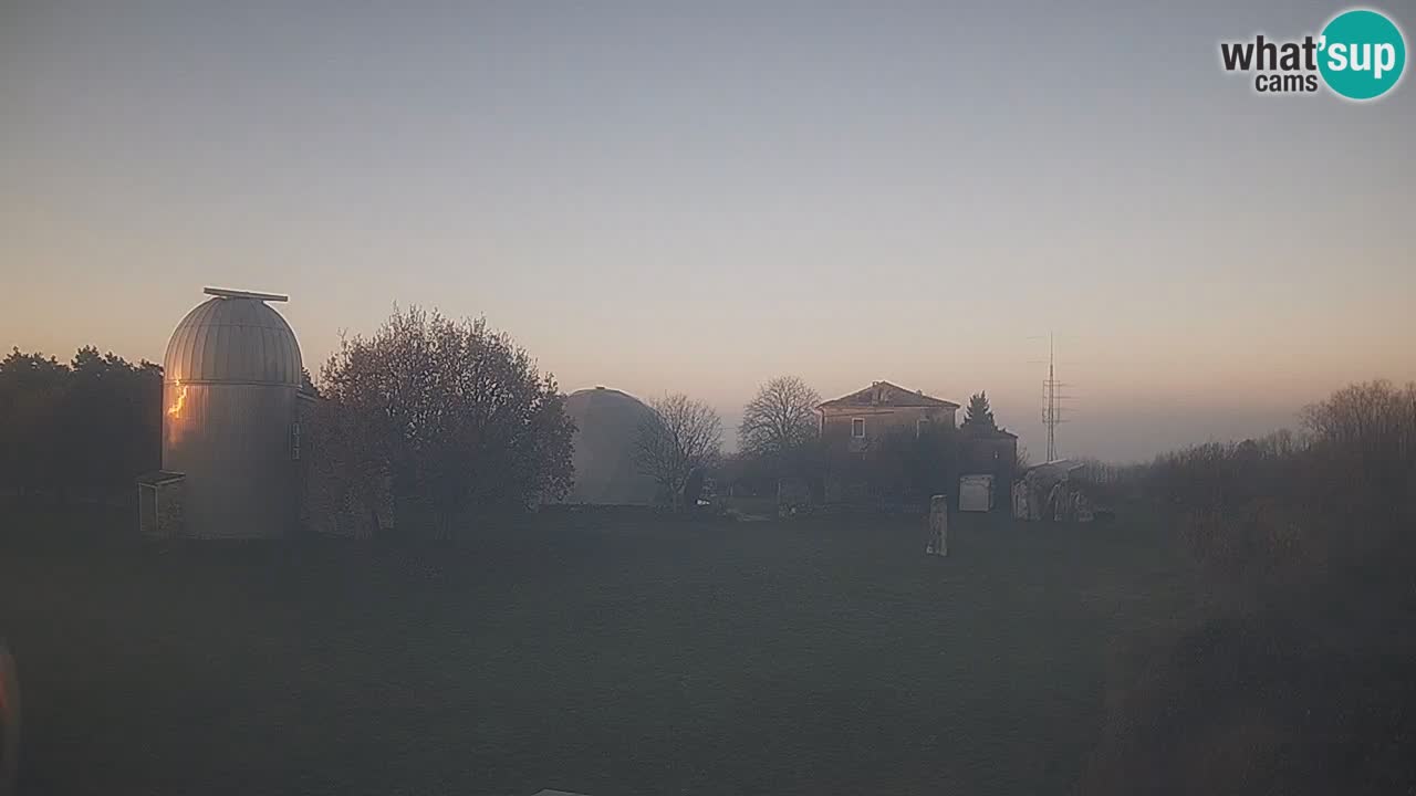 Webcam en direct de l’Observatoire de Višnjan – Explorez le ciel, les astéroïdes, les comètes et les météoroïdes