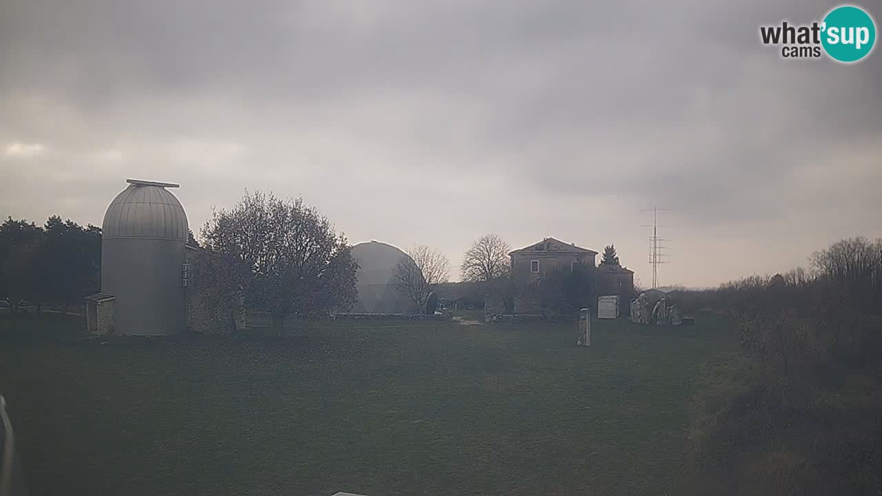 Webcam en direct de l’Observatoire de Višnjan – Explorez le ciel, les astéroïdes, les comètes et les météoroïdes