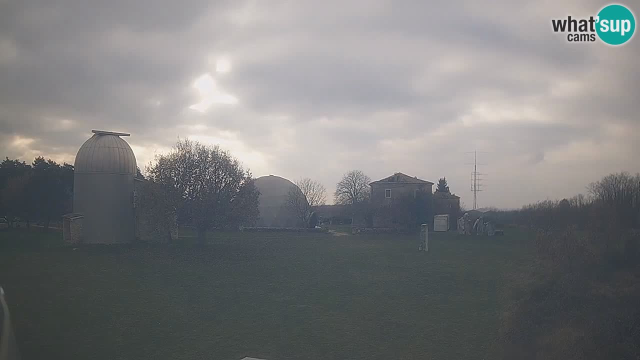 Višnjan-Observatorium Live Webcam – Explore the Sky, Asteroids, Comets, and Meteoroids