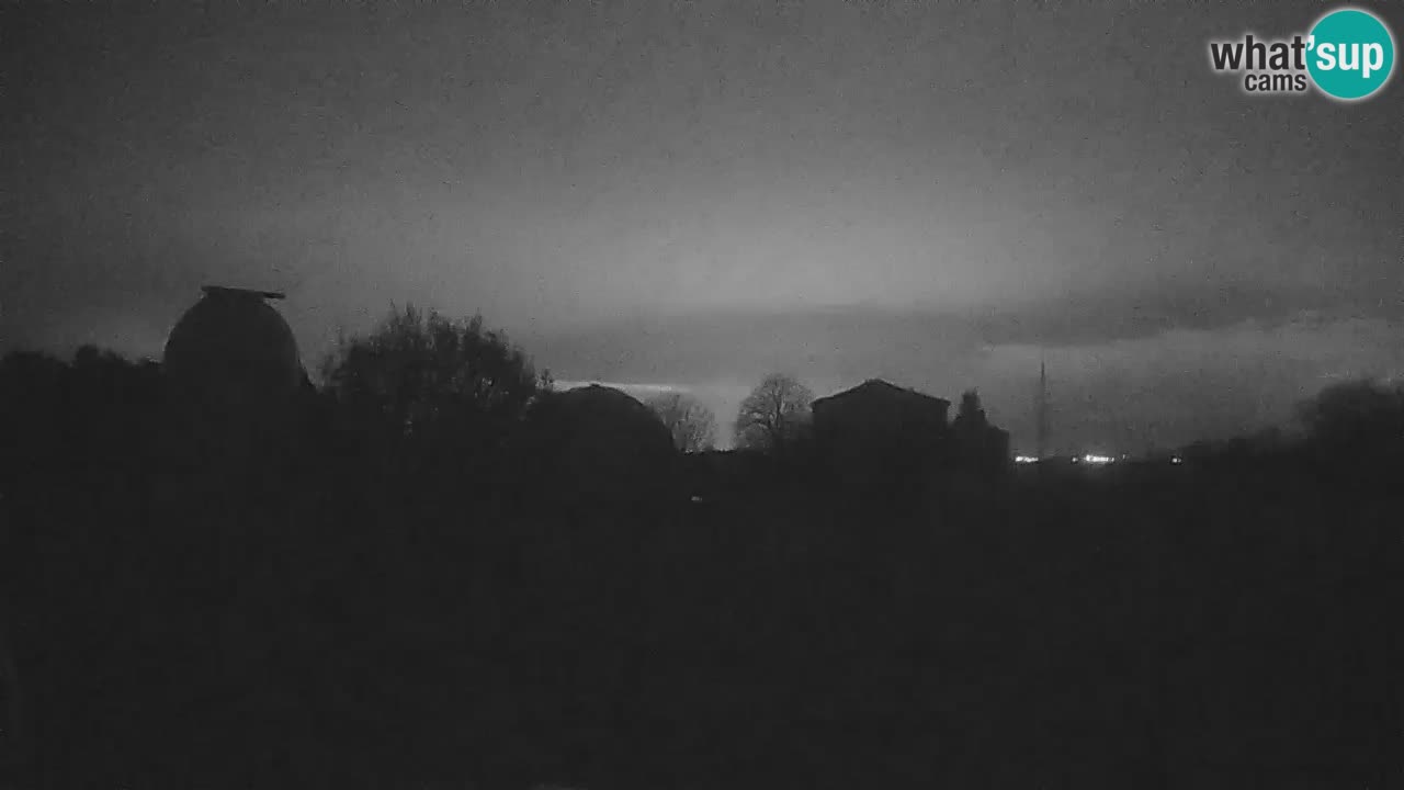 Webcam live dell’Osservatorio di  – Esplora il cielo, gli asteroidi, i comete e i meteoroidi.