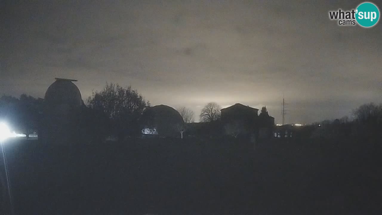 Webcam live dell’Osservatorio di  – Esplora il cielo, gli asteroidi, i comete e i meteoroidi.