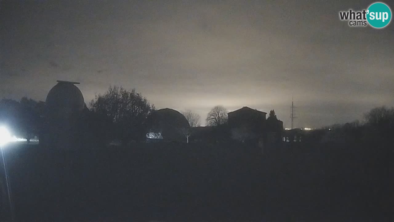 Webcam live dell’Osservatorio di  – Esplora il cielo, gli asteroidi, i comete e i meteoroidi.