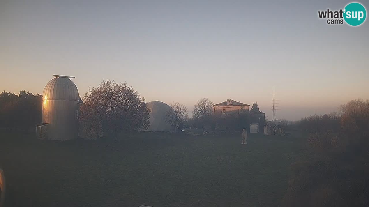 Webcam en direct de l’Observatoire de Višnjan – Explorez le ciel, les astéroïdes, les comètes et les météoroïdes