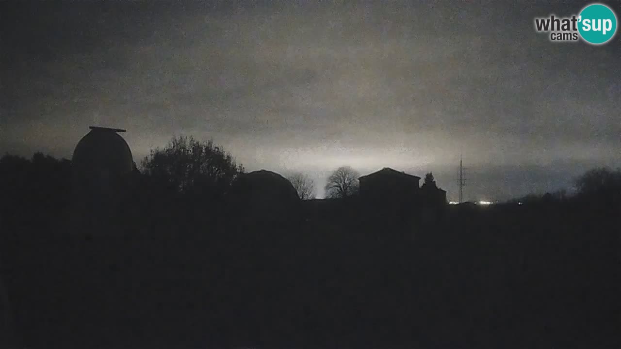 Webcam live dell’Osservatorio di  – Esplora il cielo, gli asteroidi, i comete e i meteoroidi.