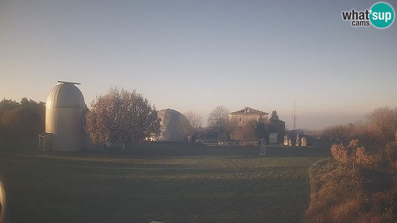 Višnjan-Observatorium Live Webcam – Explore the Sky, Asteroids, Comets, and Meteoroids