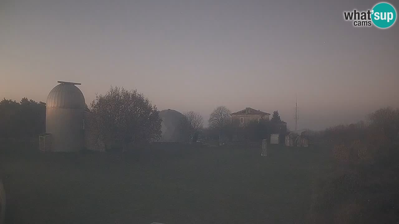 Webcam en direct de l’Observatoire de Višnjan – Explorez le ciel, les astéroïdes, les comètes et les météoroïdes