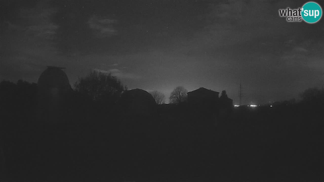 Višnjan-Observatorium Live Webcam – Explore the Sky, Asteroids, Comets, and Meteoroids