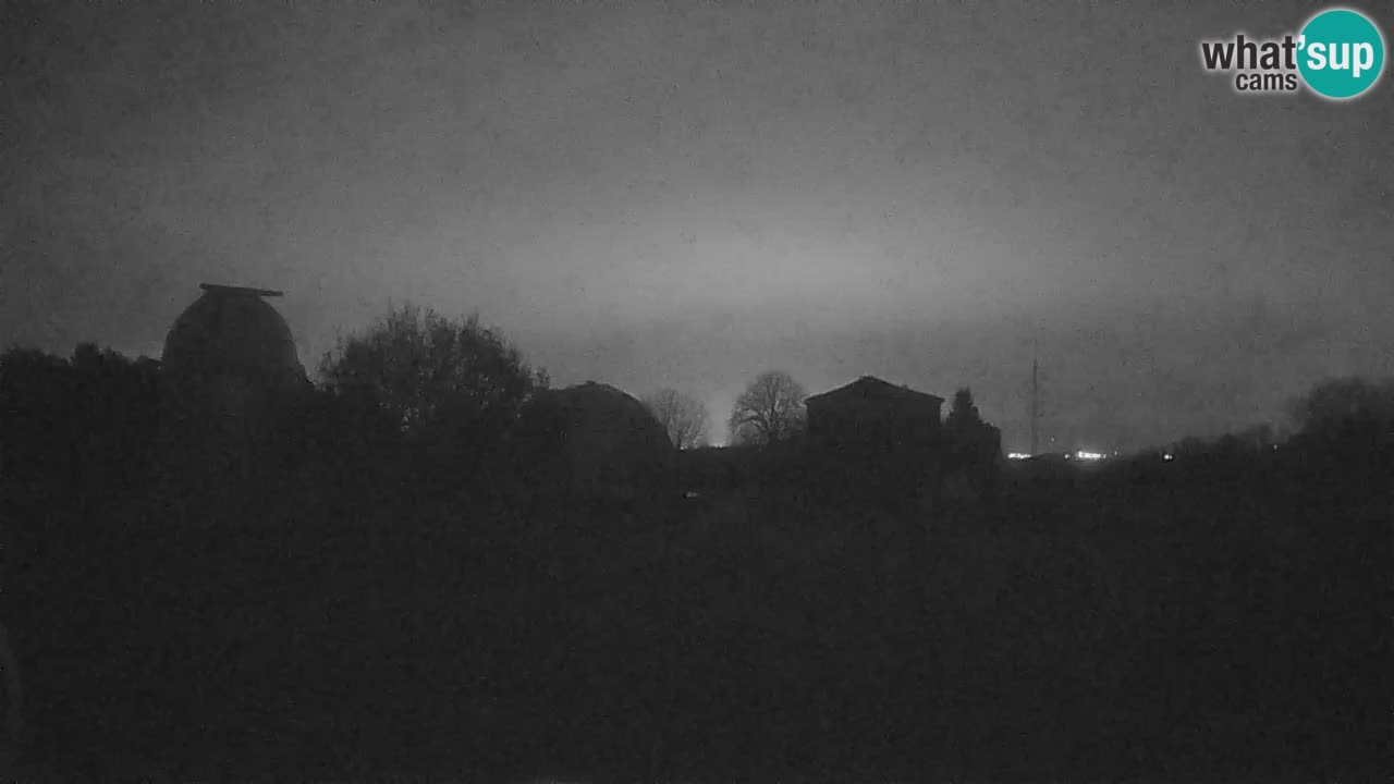 Višnjan-Observatorium Live Webcam – Explore the Sky, Asteroids, Comets, and Meteoroids