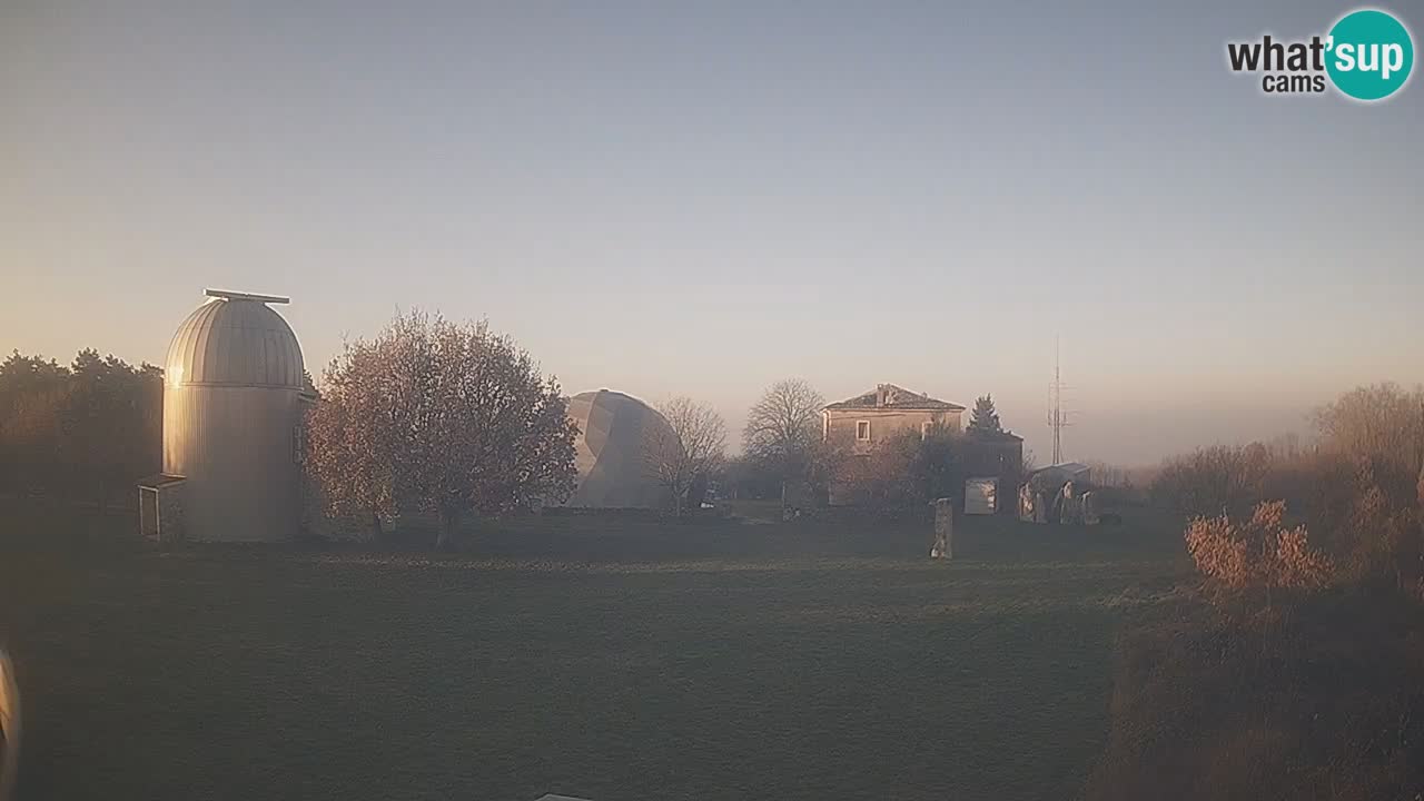 Webcam live dell’Osservatorio di – Esplora il cielo, gli asteroidi, i comete e i meteoroidi.