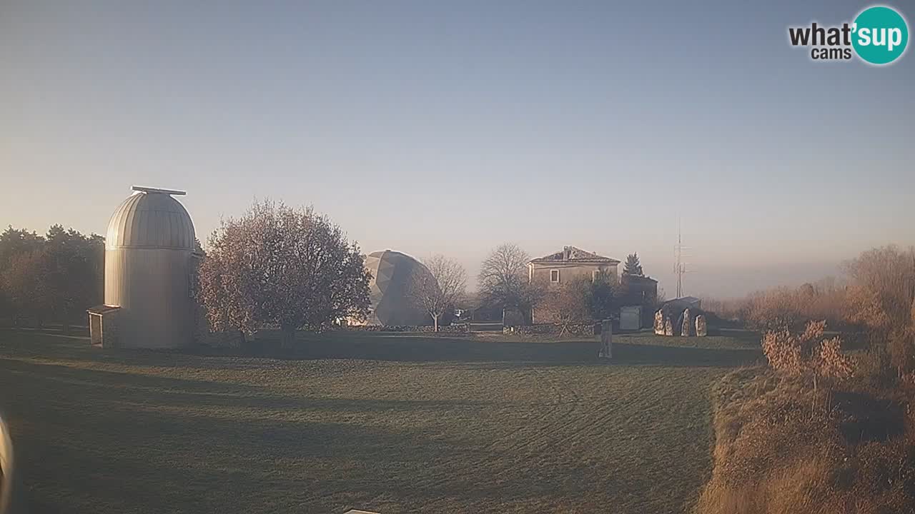 Webcam live dell’Osservatorio di – Esplora il cielo, gli asteroidi, i comete e i meteoroidi.