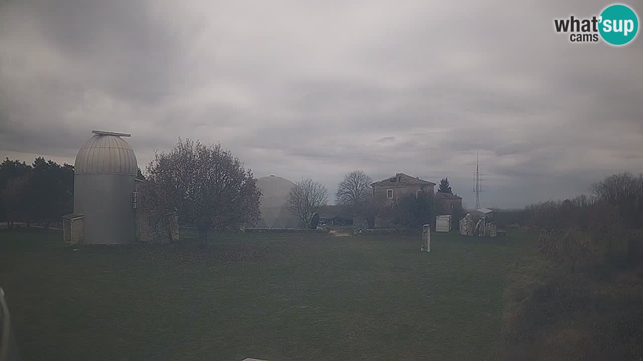 Webcam en direct de l’Observatoire de Višnjan – Explorez le ciel, les astéroïdes, les comètes et les météoroïdes