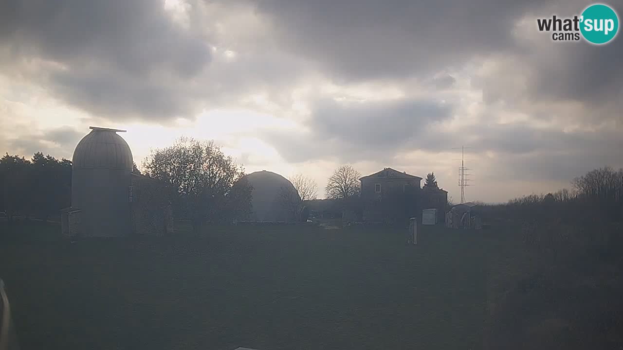 Webcam en direct de l’Observatoire de Višnjan – Explorez le ciel, les astéroïdes, les comètes et les météoroïdes