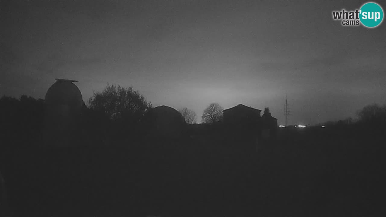 Webcam live dell’Osservatorio di  – Esplora il cielo, gli asteroidi, i comete e i meteoroidi.