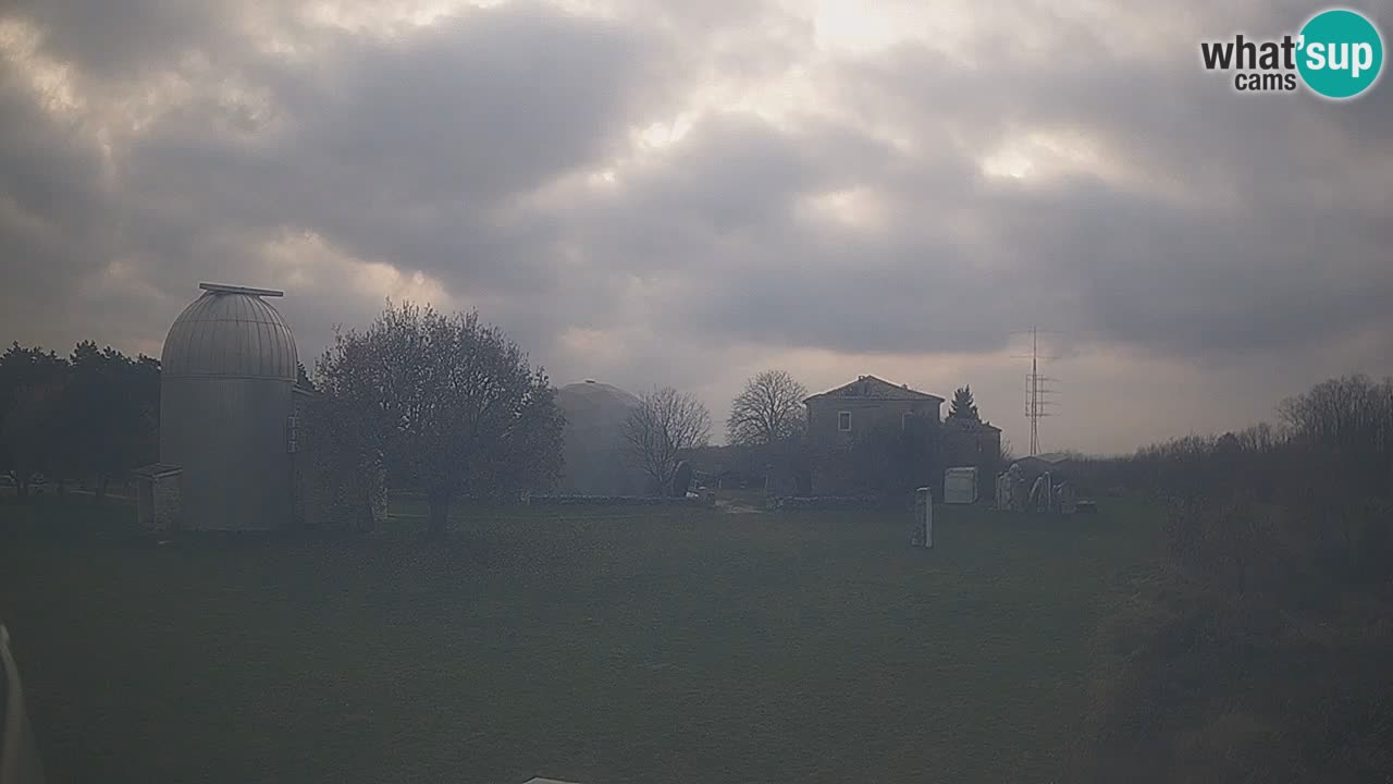 Višnjan-Observatorium Live Webcam – Explore the Sky, Asteroids, Comets, and Meteoroids