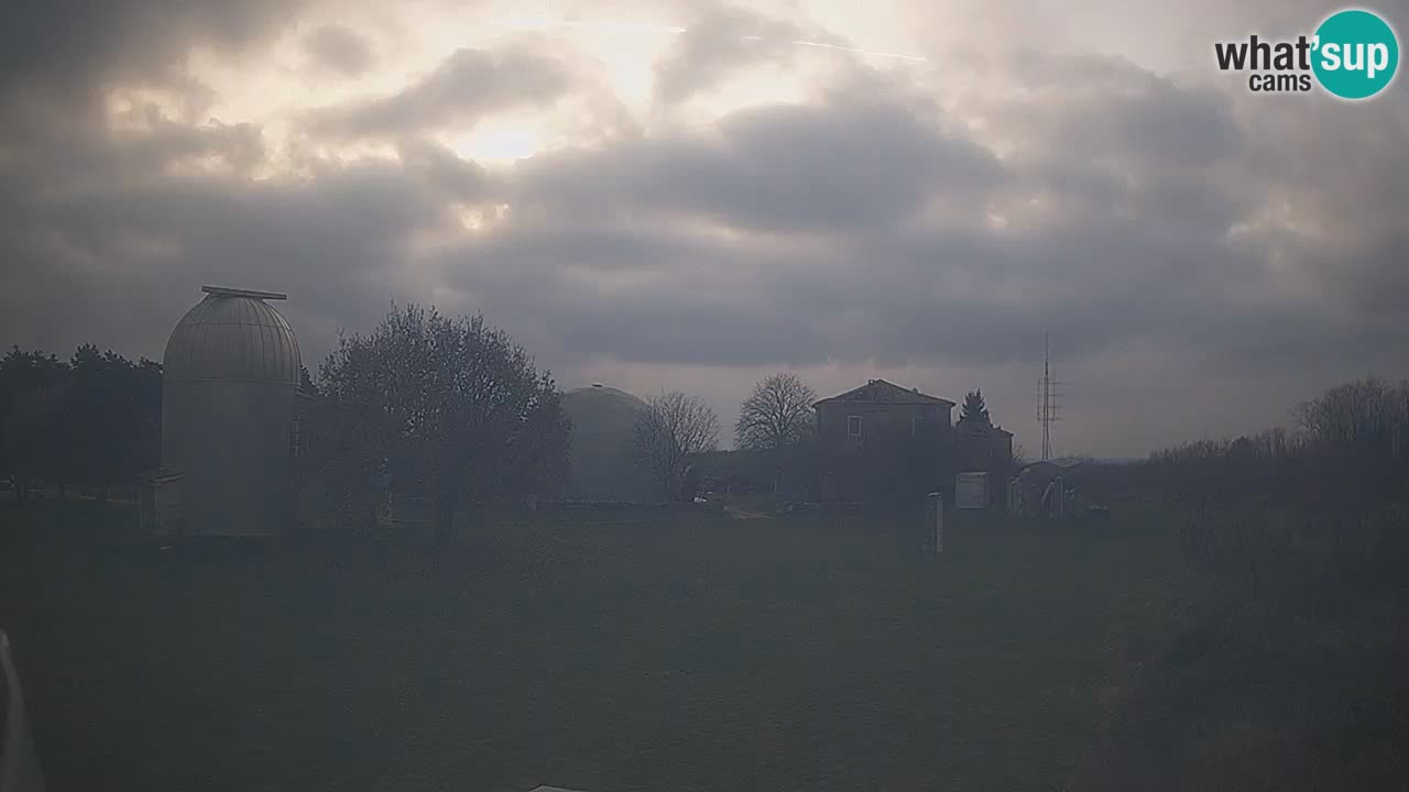 Webcam live dell’Osservatorio di – Esplora il cielo, gli asteroidi, i comete e i meteoroidi.