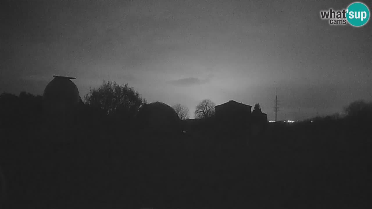 Cámara web en vivo del Observatorio de Višnjan: explora el cielo, los asteroides, cometas y meteoroides