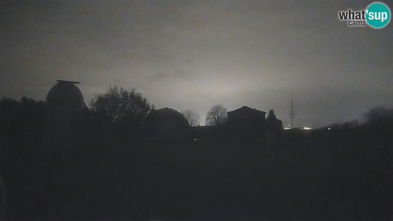 Webcam en direct de l’Observatoire de Višnjan – Explorez le ciel, les astéroïdes, les comètes et les météoroïdes