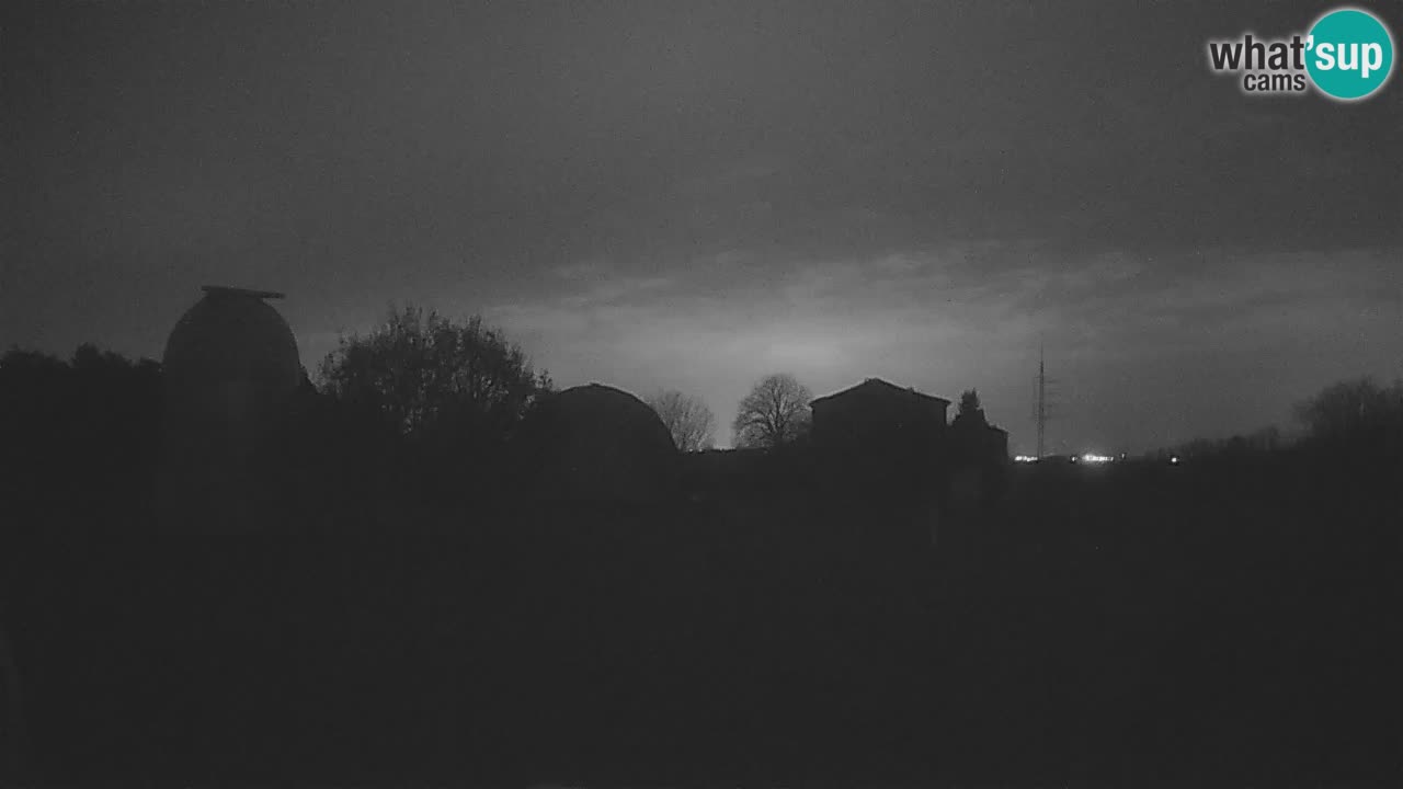 Webcam live dell’Osservatorio di  – Esplora il cielo, gli asteroidi, i comete e i meteoroidi.