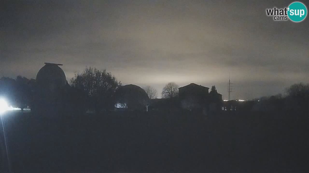 Webcam live dell’Osservatorio di – Esplora il cielo, gli asteroidi, i comete e i meteoroidi.