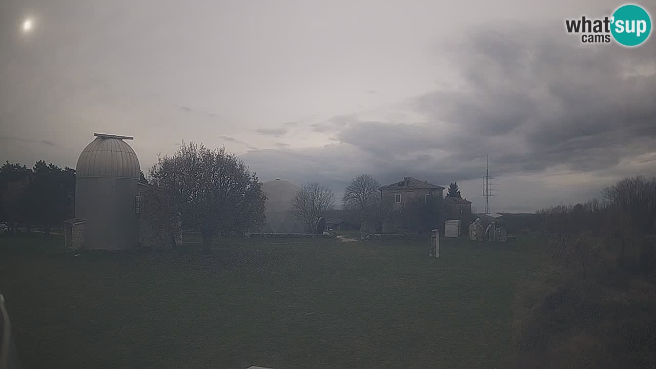 Višnjan-Observatorium Live Webcam – Explore the Sky, Asteroids, Comets, and Meteoroids