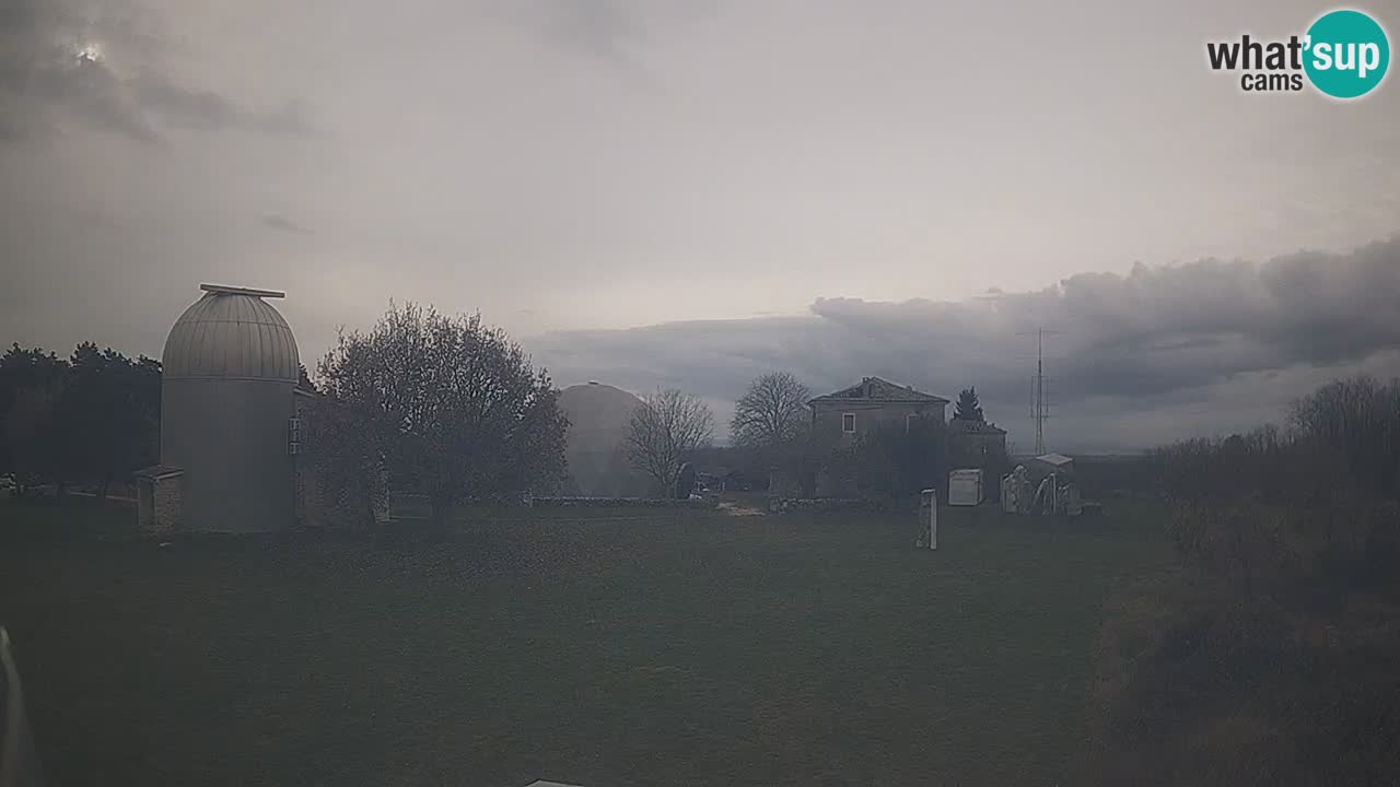 Webcam live dell’Osservatorio di  – Esplora il cielo, gli asteroidi, i comete e i meteoroidi.