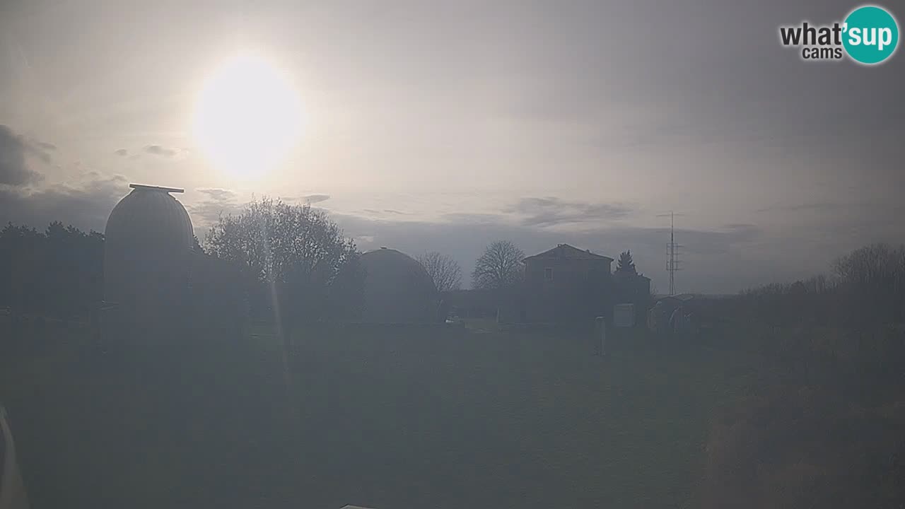 Webcam live dell’Osservatorio di  – Esplora il cielo, gli asteroidi, i comete e i meteoroidi.