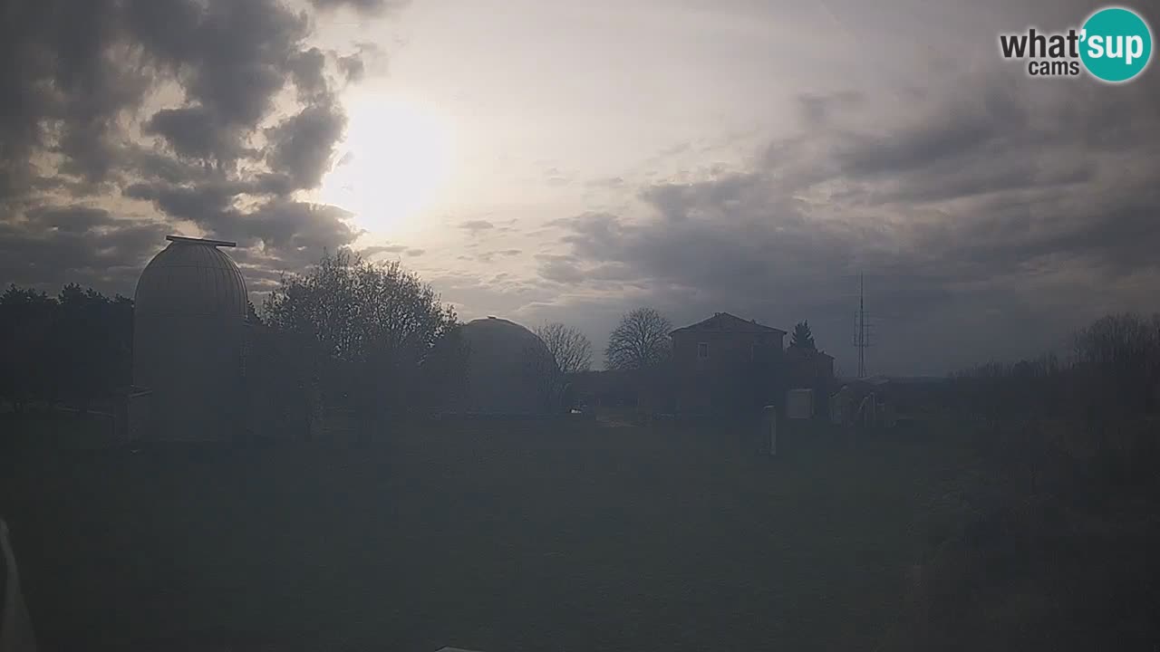 Webcam en direct de l’Observatoire de Višnjan – Explorez le ciel, les astéroïdes, les comètes et les météoroïdes