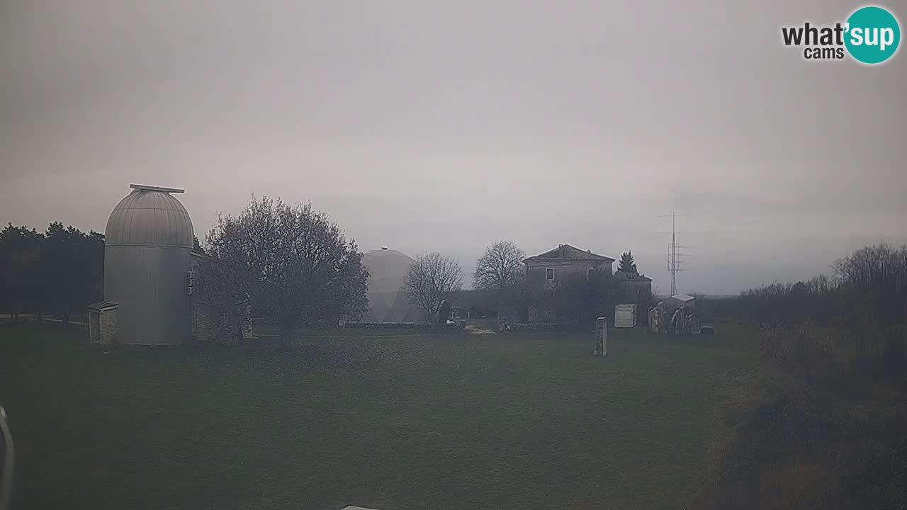 Webcam live dell’Osservatorio di  – Esplora il cielo, gli asteroidi, i comete e i meteoroidi.