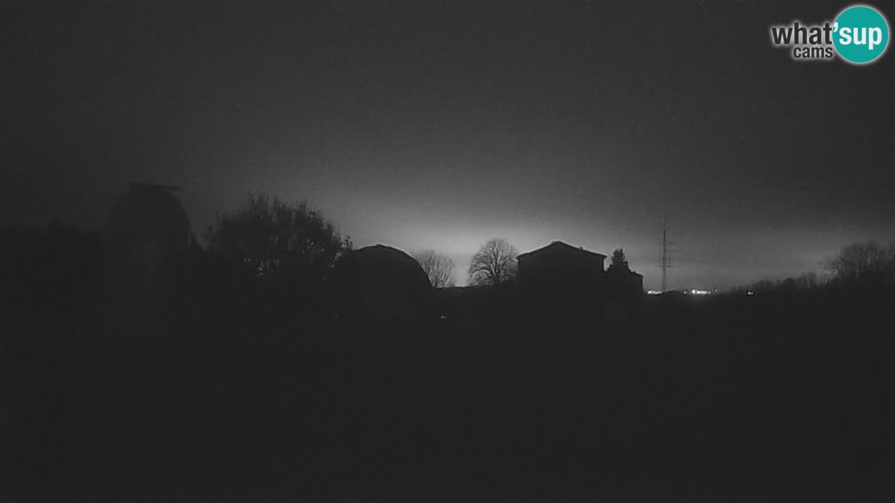 Webcam live dell’Osservatorio di  – Esplora il cielo, gli asteroidi, i comete e i meteoroidi.