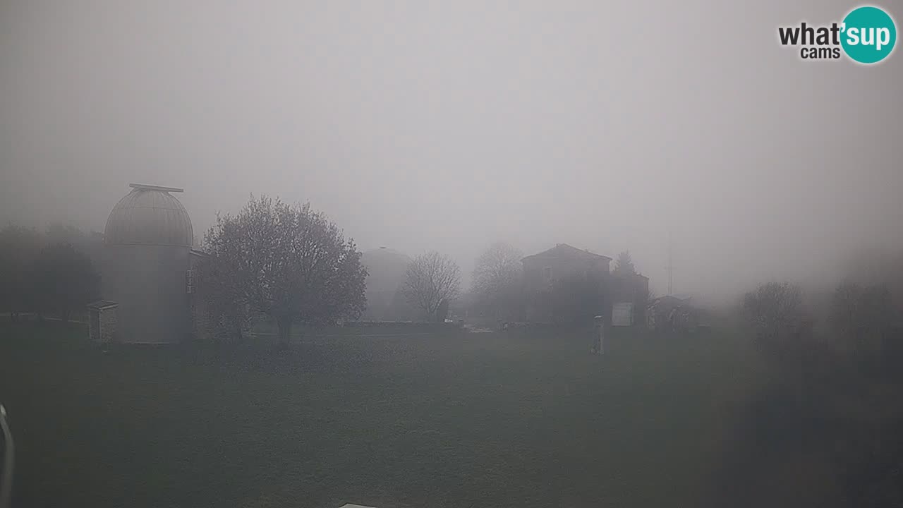 Webcam live dell’Osservatorio di  – Esplora il cielo, gli asteroidi, i comete e i meteoroidi.