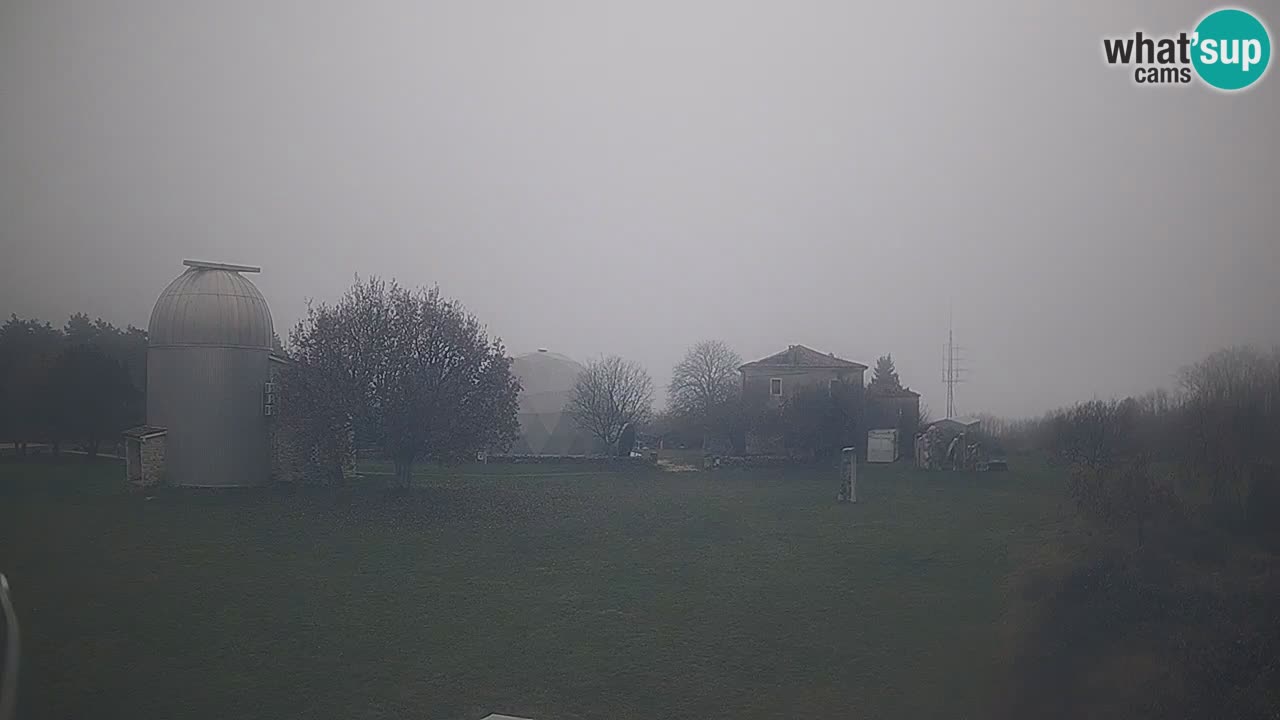 Webcam live dell’Osservatorio di  – Esplora il cielo, gli asteroidi, i comete e i meteoroidi.