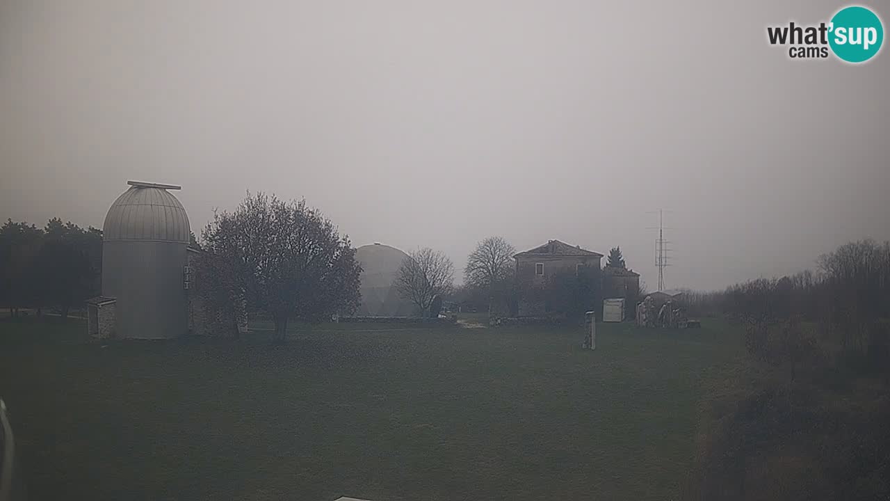 Webcam live dell’Osservatorio di  – Esplora il cielo, gli asteroidi, i comete e i meteoroidi.