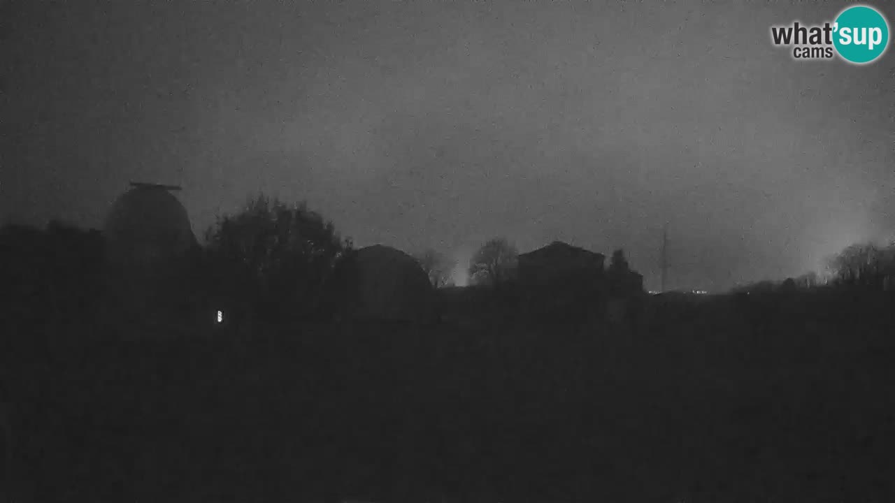 Webcam live dell’Osservatorio di  – Esplora il cielo, gli asteroidi, i comete e i meteoroidi.