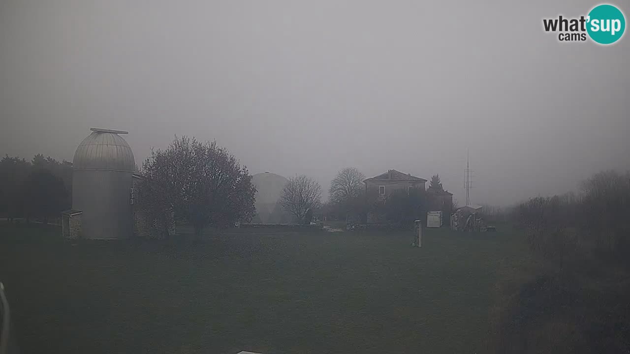 Webcam live dell’Osservatorio di  – Esplora il cielo, gli asteroidi, i comete e i meteoroidi.