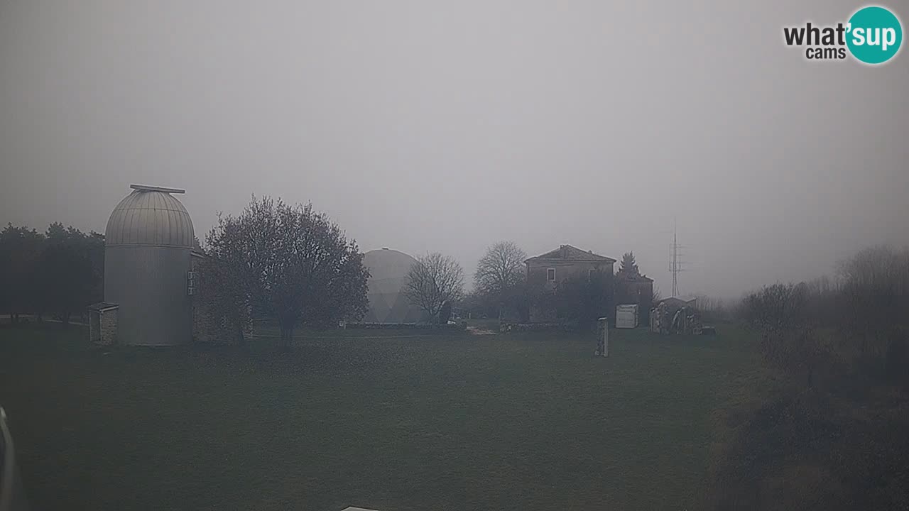 Webcam live dell’Osservatorio di  – Esplora il cielo, gli asteroidi, i comete e i meteoroidi.