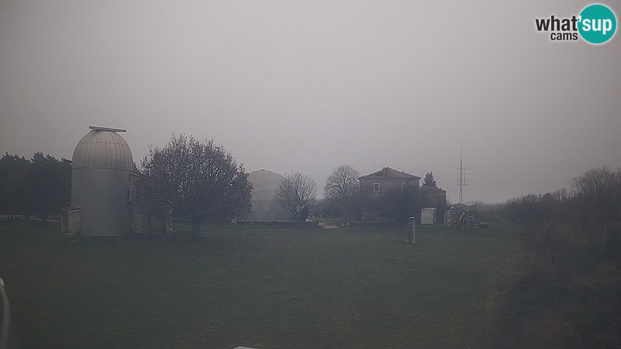 Webcam live dell’Osservatorio di  – Esplora il cielo, gli asteroidi, i comete e i meteoroidi.