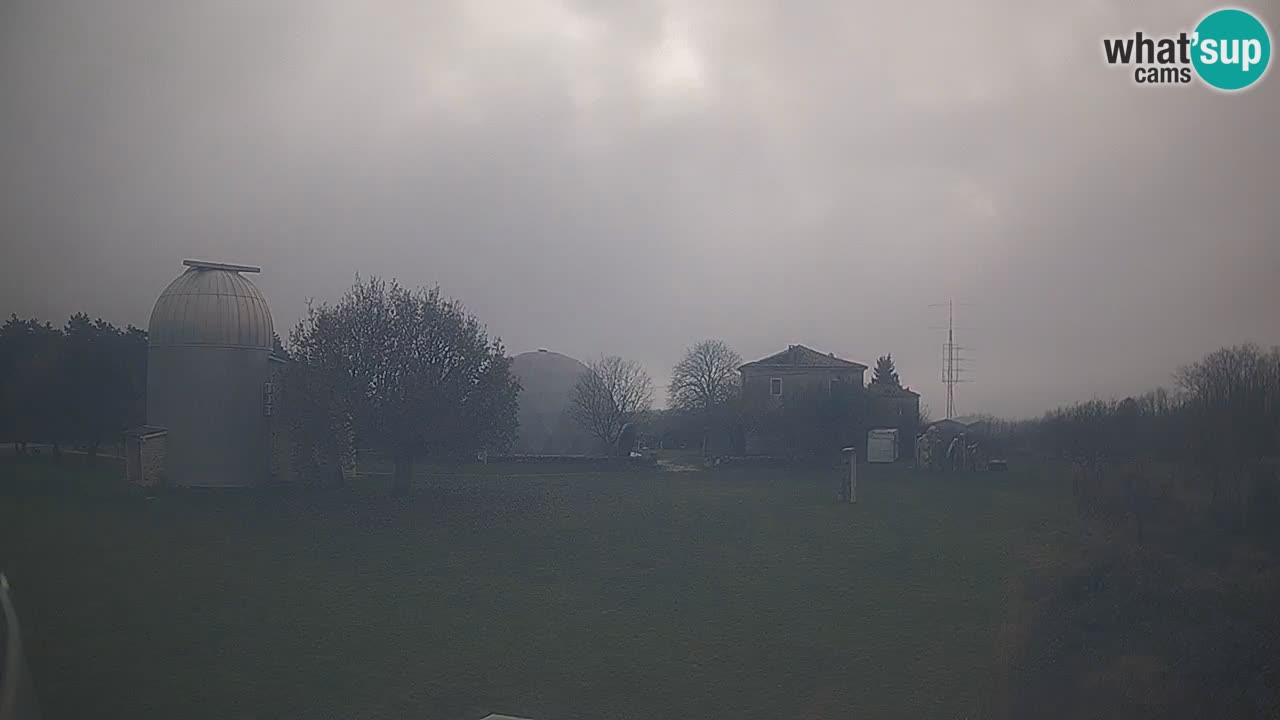 Webcam en direct de l’Observatoire de Višnjan – Explorez le ciel, les astéroïdes, les comètes et les météoroïdes