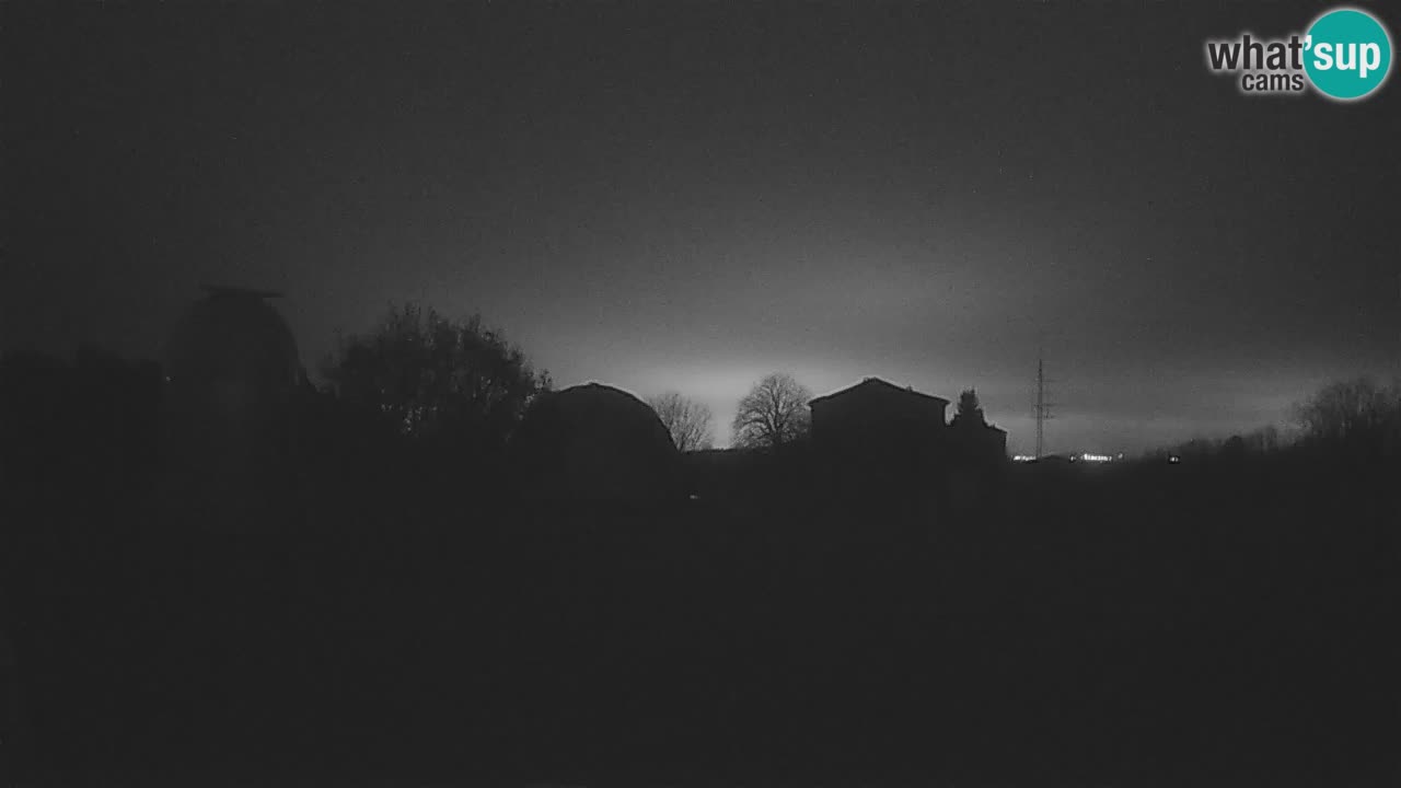 Webcam live dell’Osservatorio di  – Esplora il cielo, gli asteroidi, i comete e i meteoroidi.